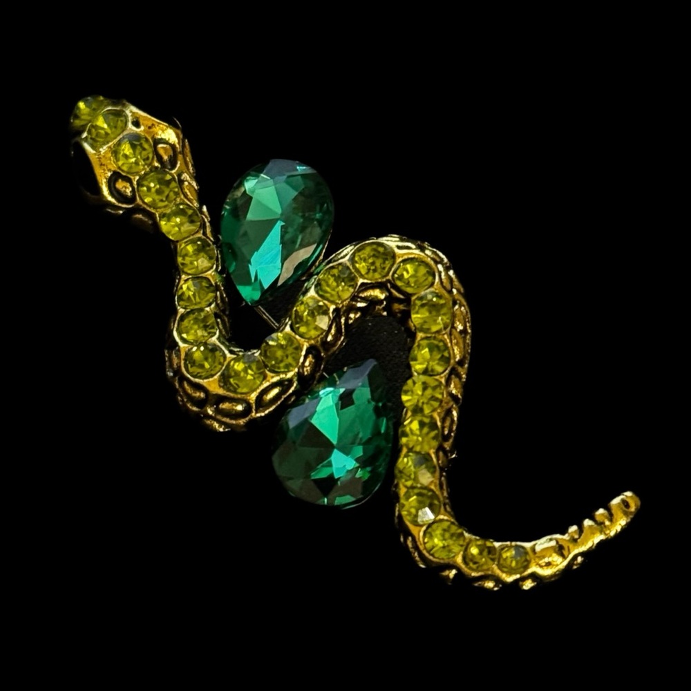 ✨Gorgeous Rhinestone Snake Brooch
